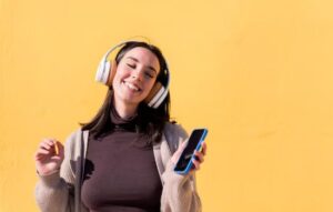 Música dos 70, 80, 90: La Aplicación Ideal para Escuchar los Mejores Clásicos de las Décadas Doradas